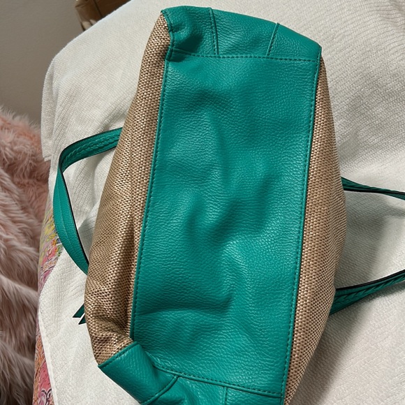 Apt. 9 Turquoise and Straw Colored Purse. - Picture 6 of 9